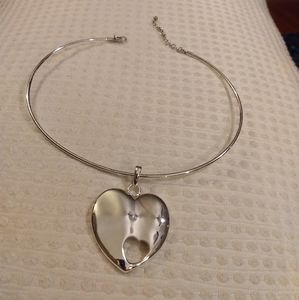 Beautiful Silvertone necklace